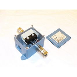 United Electric J21K-232 Differential Pressure Switch SPDT 0-25 PSI NEMA-4